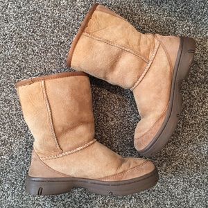 UGG Ultimate Short Suede Leather Winter Boots sz 6